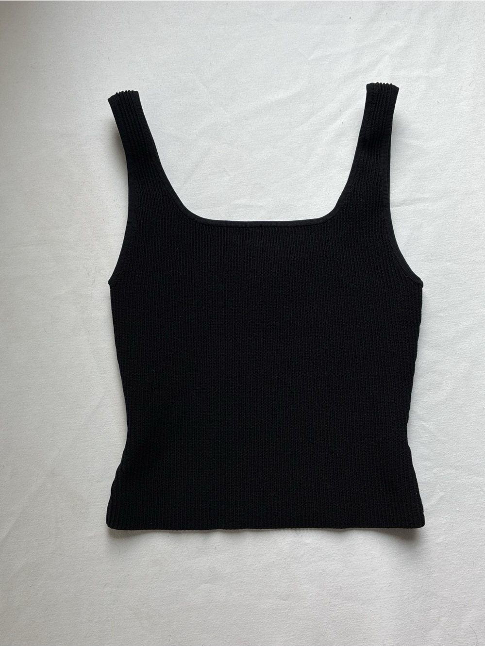 Aritzia Babaton Sculpt Knit Square Neck Tank in black size Small